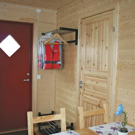 2 Bedroom Cozy In Sandstad * Skipnes