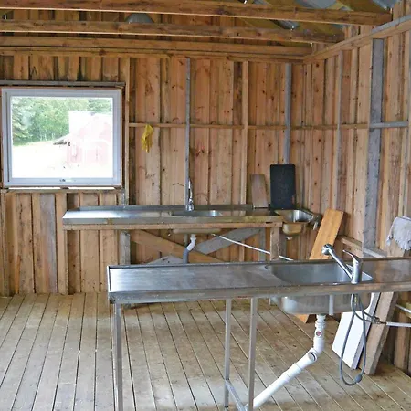 2 Bedroom Cozy In Sandstad Apartment *