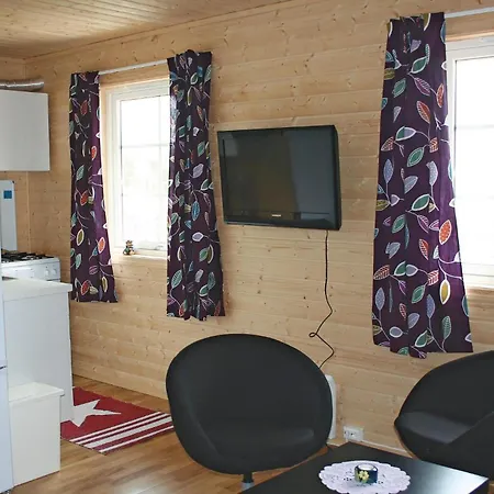 2 Bedroom Cozy In Sandstad *