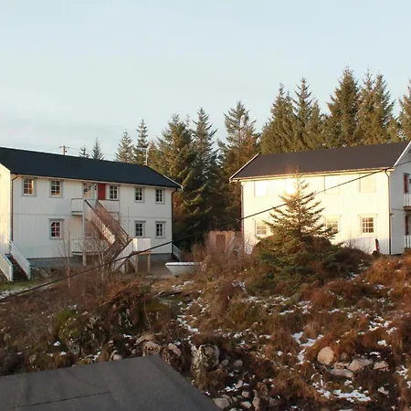 2 Bedroom Cozy In Sandstad Apartment